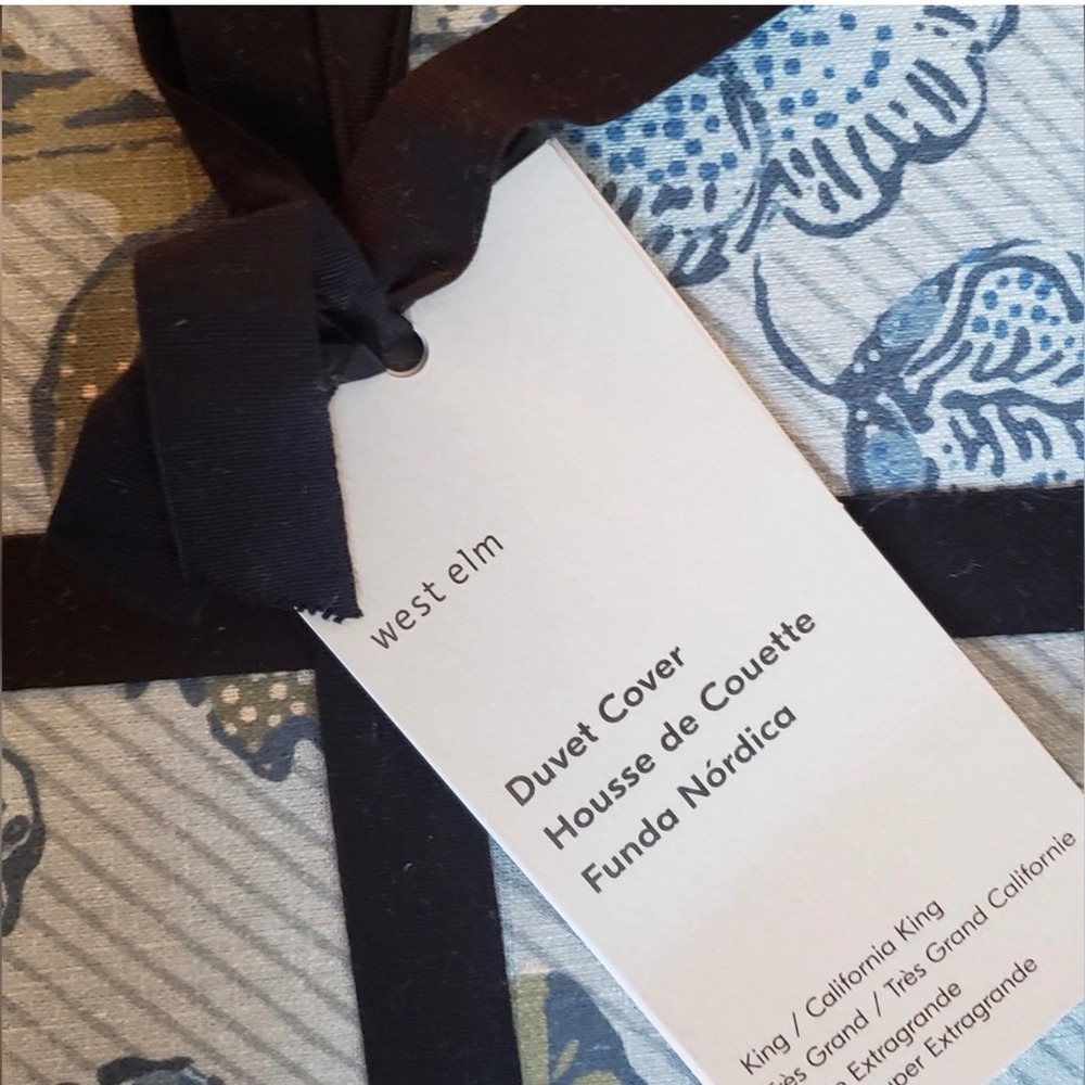 West Elm Botanical Duvet Cover in Blue and Gray - Picture 11 of 11